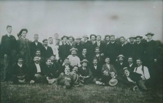 Srpsko pjevačko društvo Zastava preteča KUD-a Nevesinje- fotografija iz 1902. godine